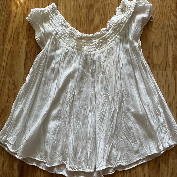Talula/ Aritzia XXS off shoulder white crinkle top - Picture 2 of 4